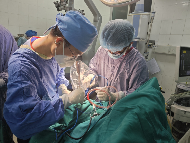 tsbsbuihuymanhphotruongkh-1778461441410-17784704832952052319547 Bé trai nhập viện cấp cứu khẩn do bị dao cắm vào đầu trong lúc chơi đùa- Ảnh 2.