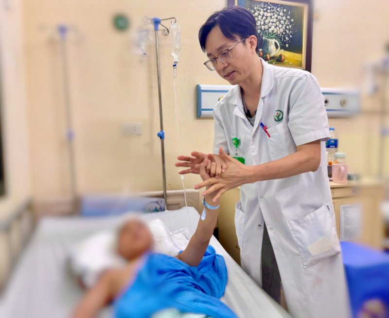 tsbsbuihuymanhvachaubesa-1778461499434-1778470483311907017391 Bé trai nhập viện cấp cứu khẩn do bị dao cắm vào đầu trong lúc chơi đùa- Ảnh 3.