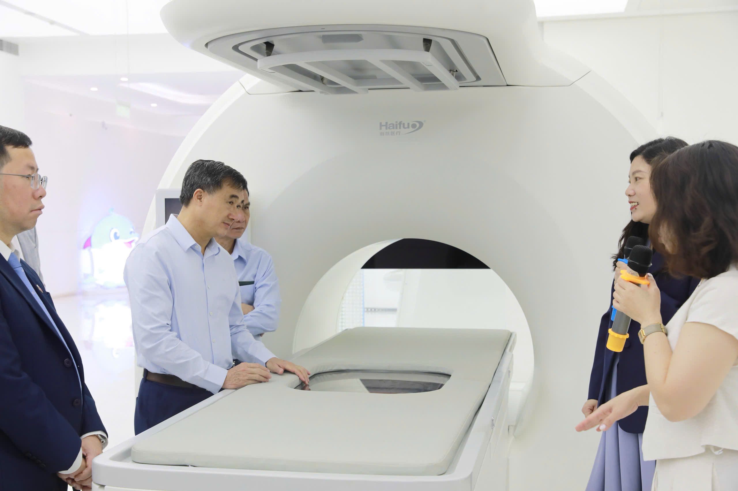 Đoàn công tác Bộ Y tế Việt Nam thăm và làm việc tại Bệnh viện Trung tâm TP Toại Ninh và cơ sở nghiên cứu công nghệ y học siêu âm của Trung Quốc- Ảnh 4.