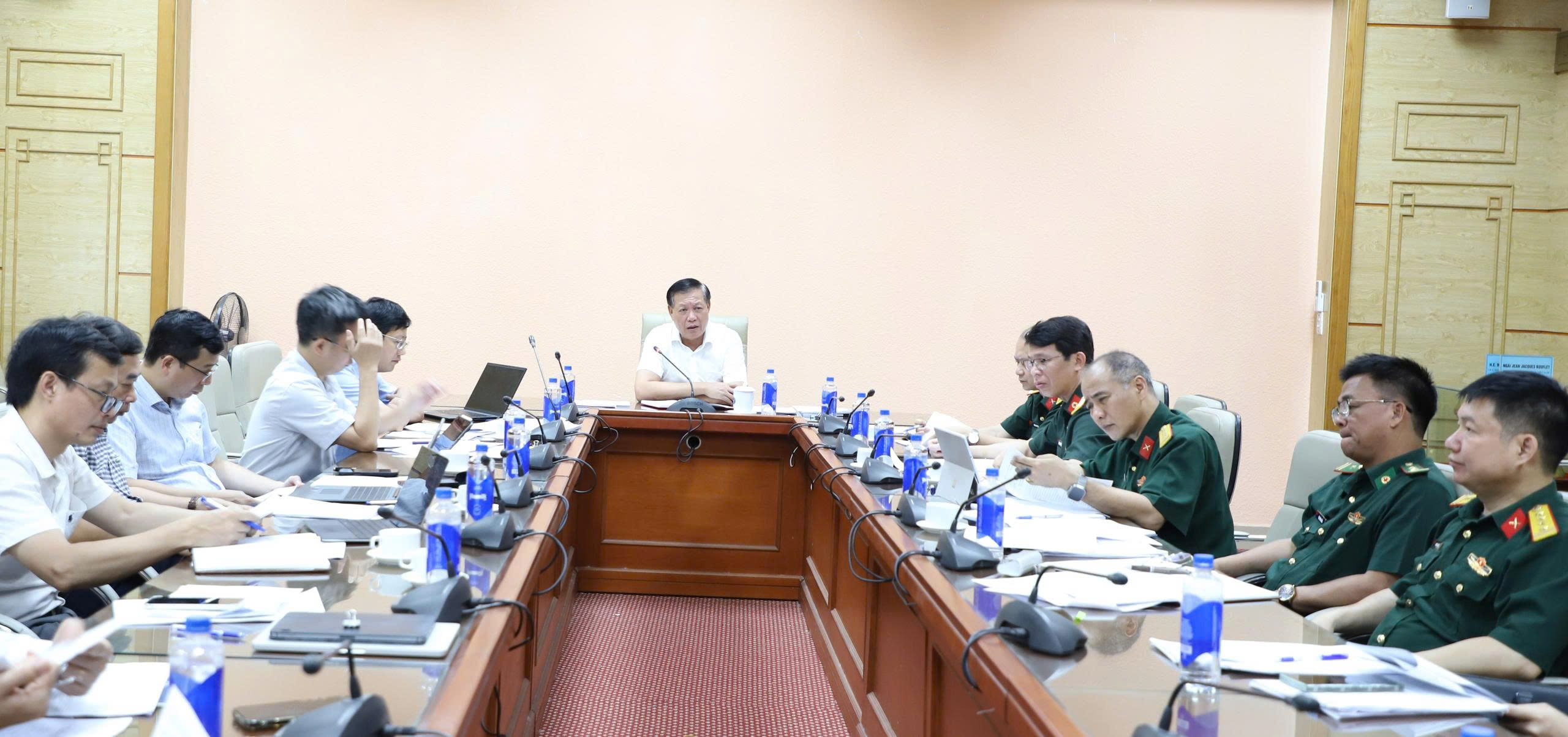 uan-dan-17797178264821820878246 Thúc đẩy tiến độ xây dựng hướng dẫn mới về tổ chức cơ sở khám chữa bệnh quân dân y - Ảnh 7.