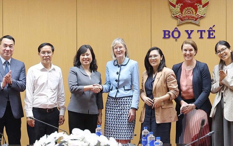 Bộ trưởng Đào Hồng Lan tiếp, làm việc với Đại sứ Úc Gillian Bird về thúc đẩy hợp tác y tế