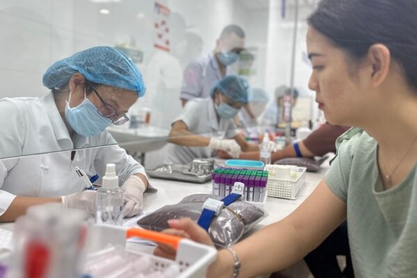 Người từ 18 tuổi trở lên khi khám sức khỏe định kỳ được làm những gì?