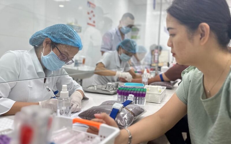 Người từ 18 tuổi trở lên khi khám sức khỏe định kỳ được làm những gì?