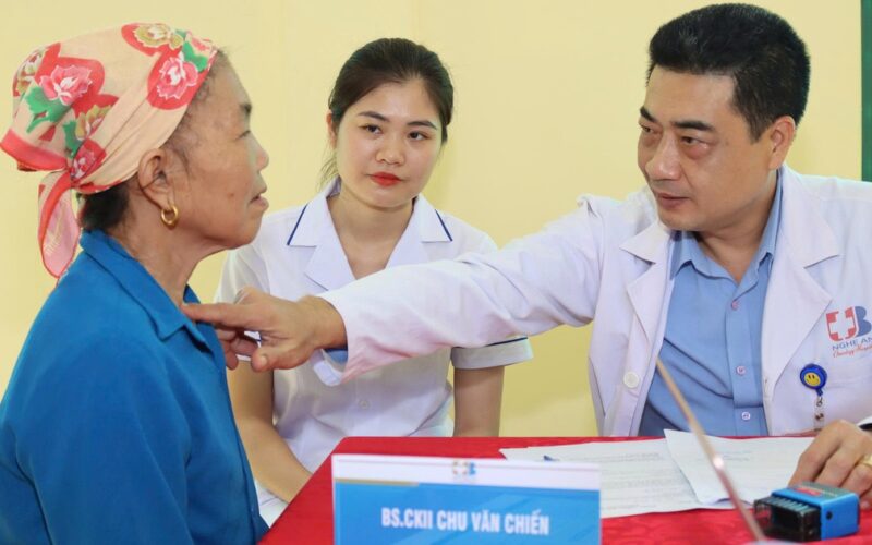 Y tế Nghệ An đưa chăm sóc sức khỏe đến bản làng xa