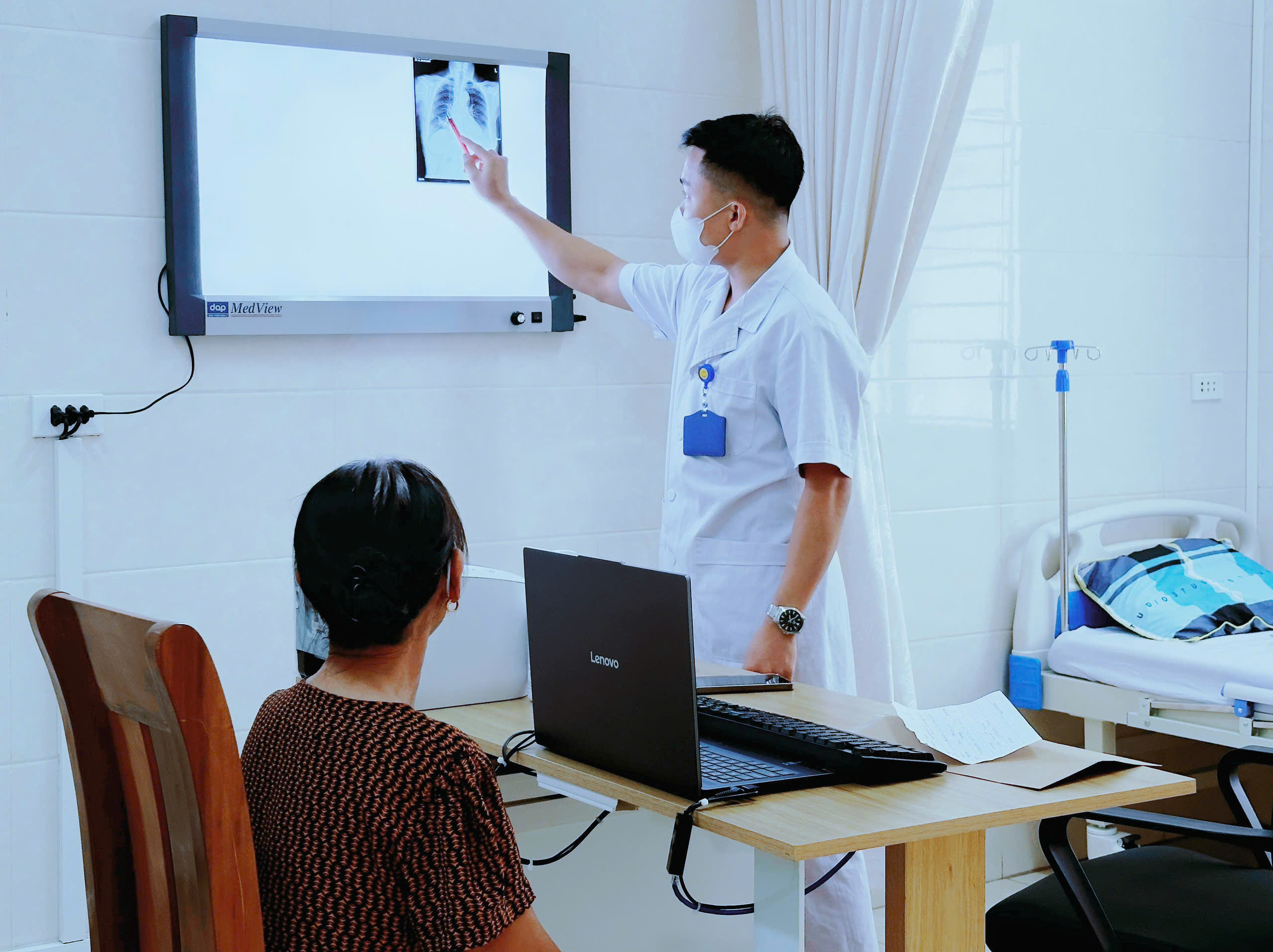 Gần 200 người cao tuổi được khám, sàng lọc bệnh hô hấp miễn phí- Ảnh 5.