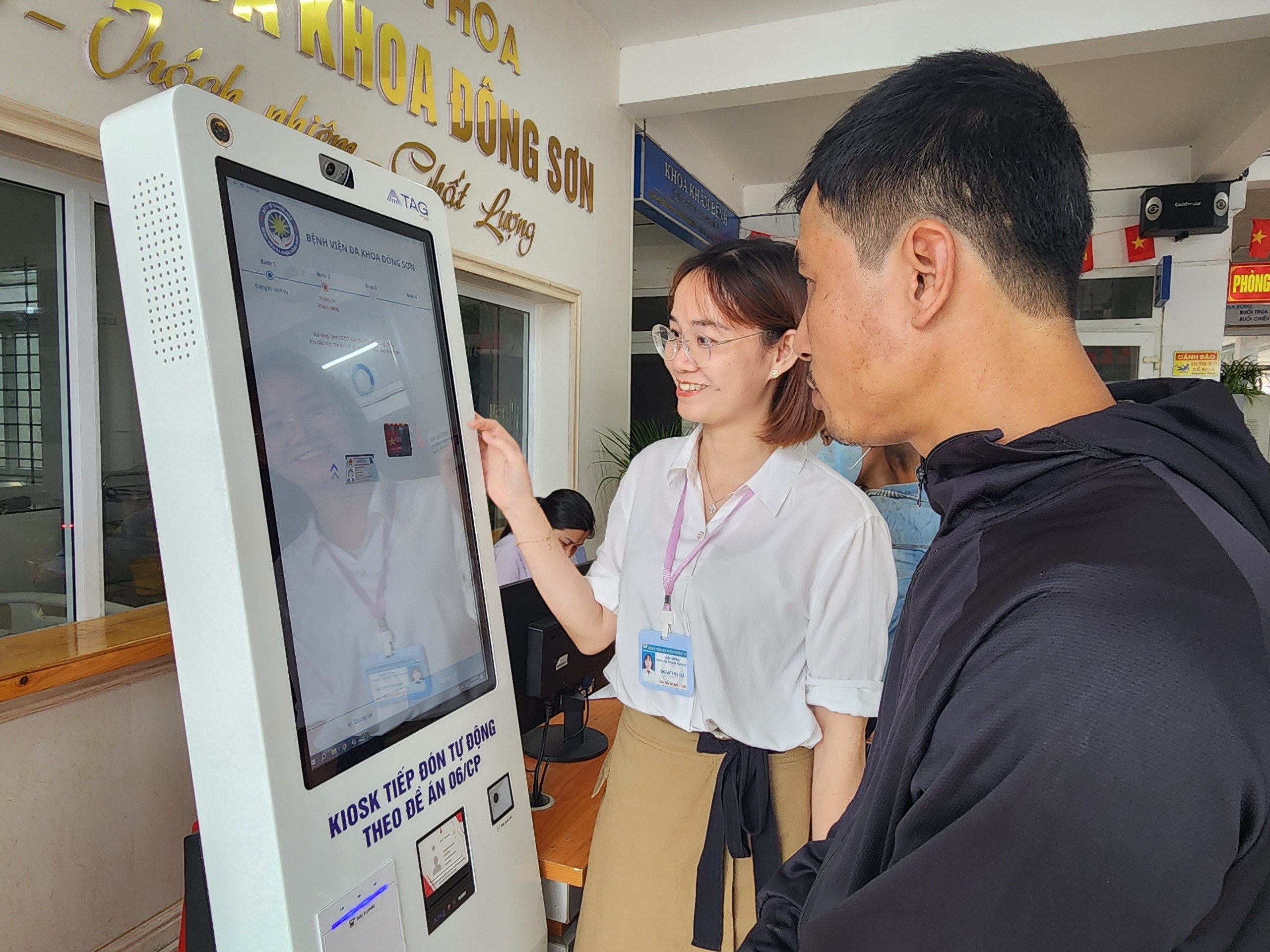 Quy trình 'một cửa' ở bệnh viện trên địa bàn phường giúp người dân khám nhanh, thủ tục gọn  
- Ảnh 2.