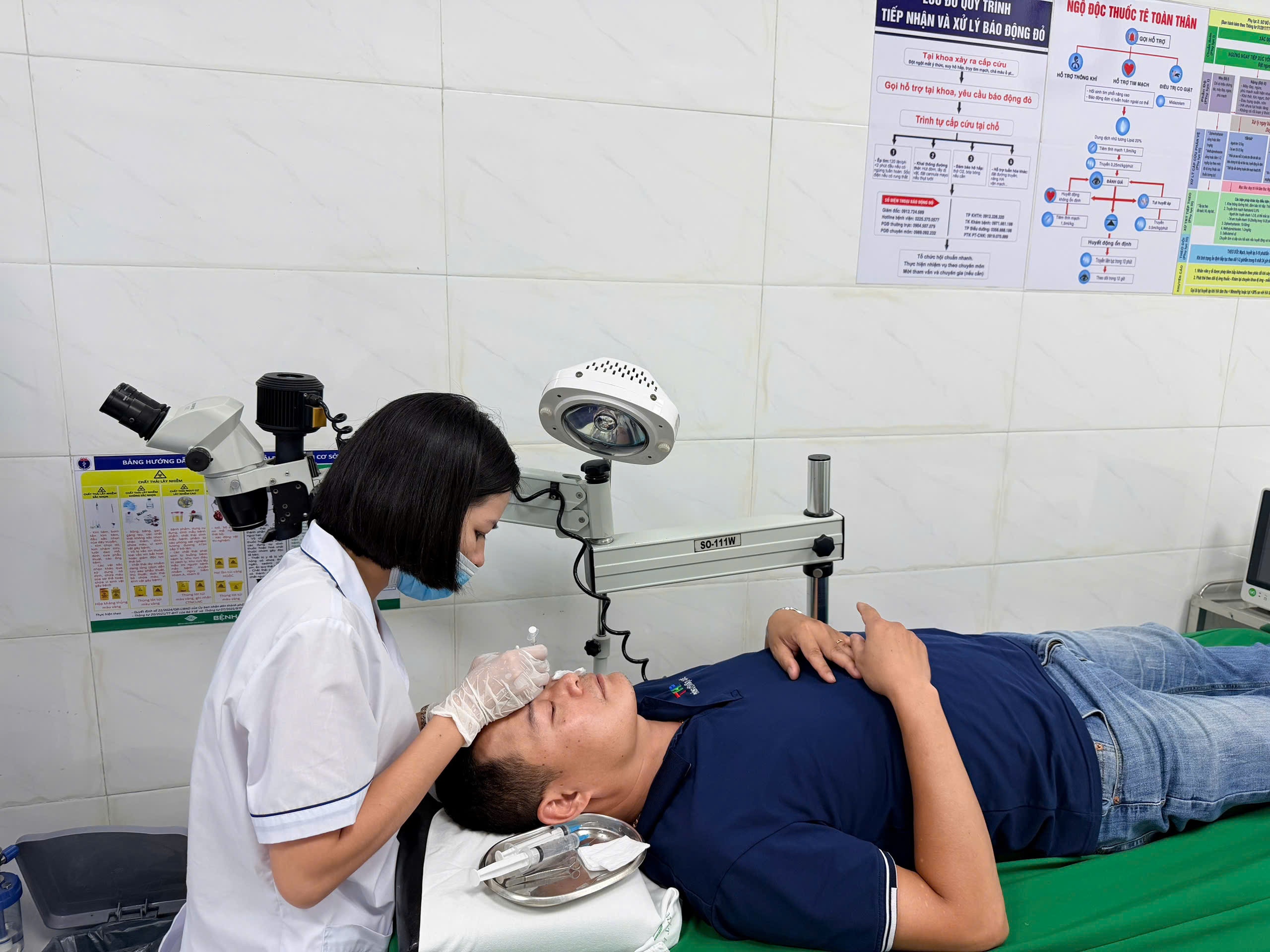 Gần 100 nhà báo, phóng viên được khám, chăm sóc mắt miễn phí- Ảnh 5.