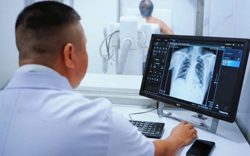 Khám sàng lọc cho hơn 6.500 người dân, phát hiện gần 600 ca mắc bệnh đường hô hấp