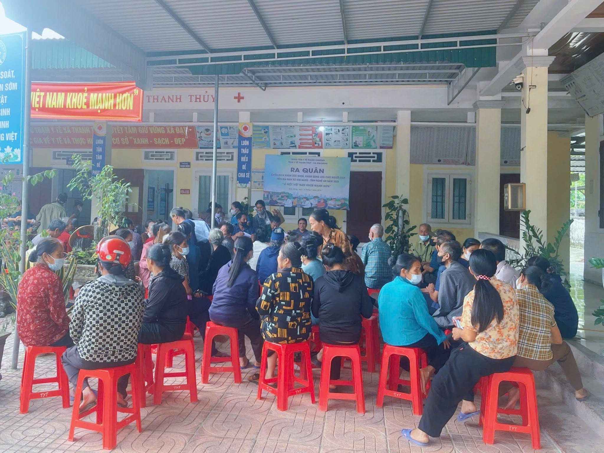 Khám sàng lọc hơn 6.500 người dân, phát hiện gần 600 trường hợp bệnh hô hấp  - Ảnh 2.