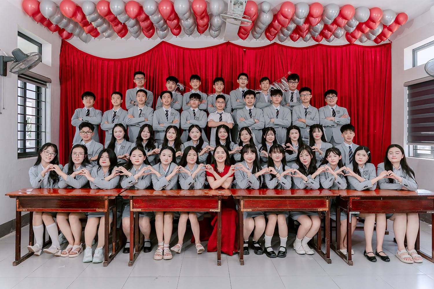 Một lớp học ở Hà Tĩnh có 33 học sinh đỗ trường chuyên- Ảnh 1.