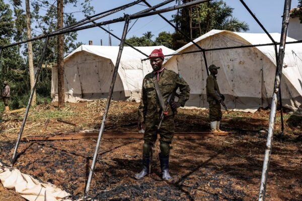 Dịch Ebola diễn biến xấu đi, WHO kêu gọi ngưng bắn tại CHDC Congo