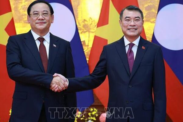 Thủ tướng Lào Sonexay Siphandone kết thúc chuyến thăm chính thức Việt Nam và dự AFF 2026