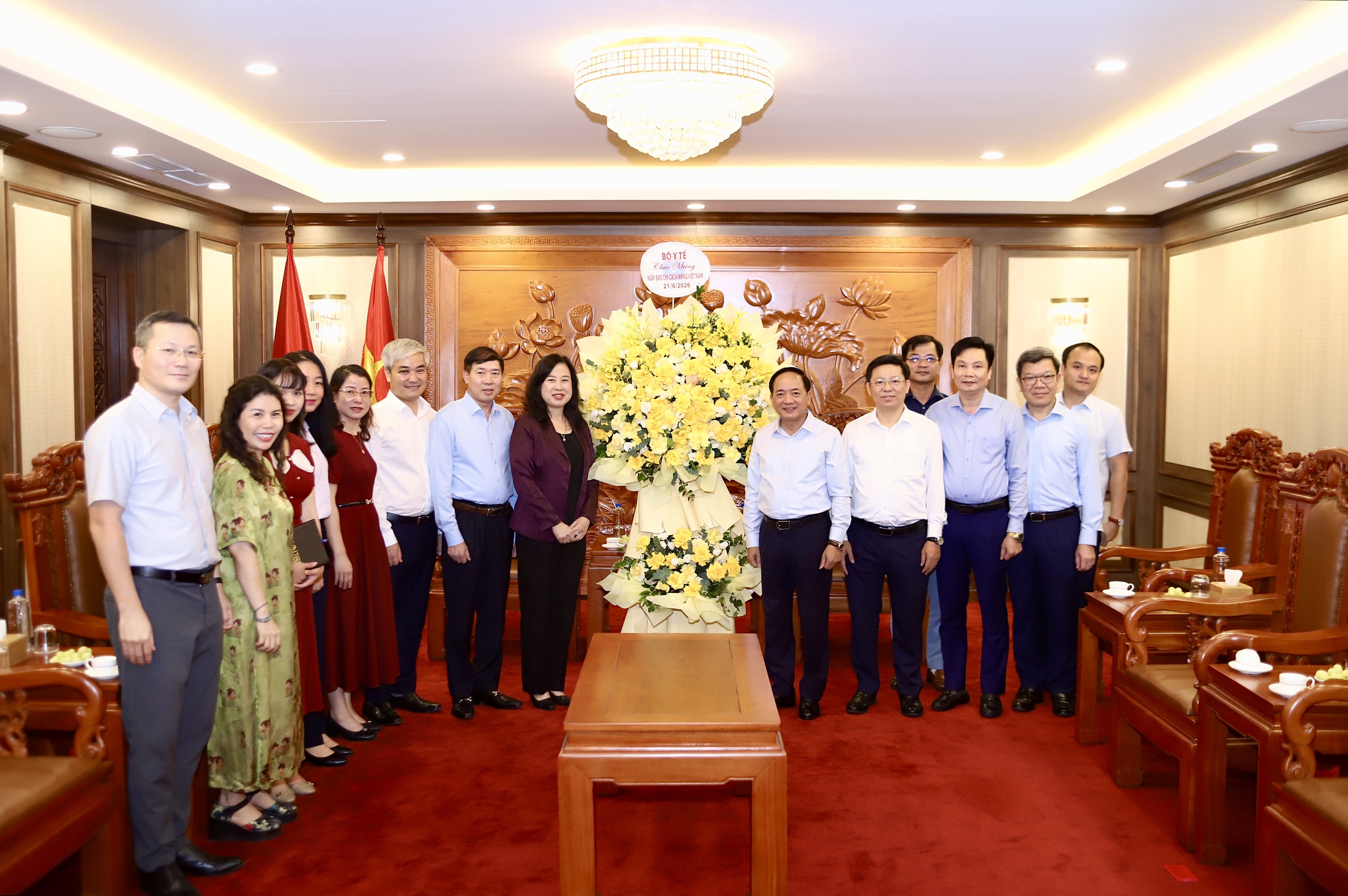 Bộ trưởng Đào Hồng Lan chúc mừng Ban Tuyên giáo và Dân vận Trung ương nhân Kỷ niệm 101 năm Ngày Báo chí Cách mạng Việt Nam- Ảnh 1.