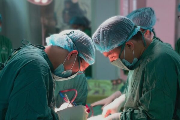 Bảo tồn tử cung cho người mẹ bị biến chứng sản khoa sau 3 lần sinh mổ