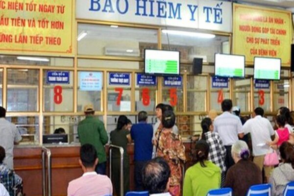 Từ 1/7, người có BHYT tự đi khám bệnh trái tuyến được hưởng thêm nhiều quyền lợi