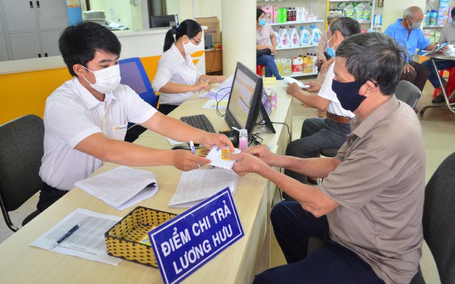 Nghỉ hưu sau 15 năm đóng BHXH không chỉ có lương hưu mà còn nhiều quyền lợi khác- Ảnh 2.