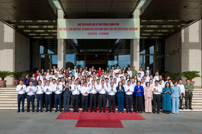 chup-anh-1781444292576319950040 Chủ tịch Quốc hội và Thủ tướng Chính phủ gặp mặt Lãnh đạo các cơ quan báo chí- Ảnh 7.