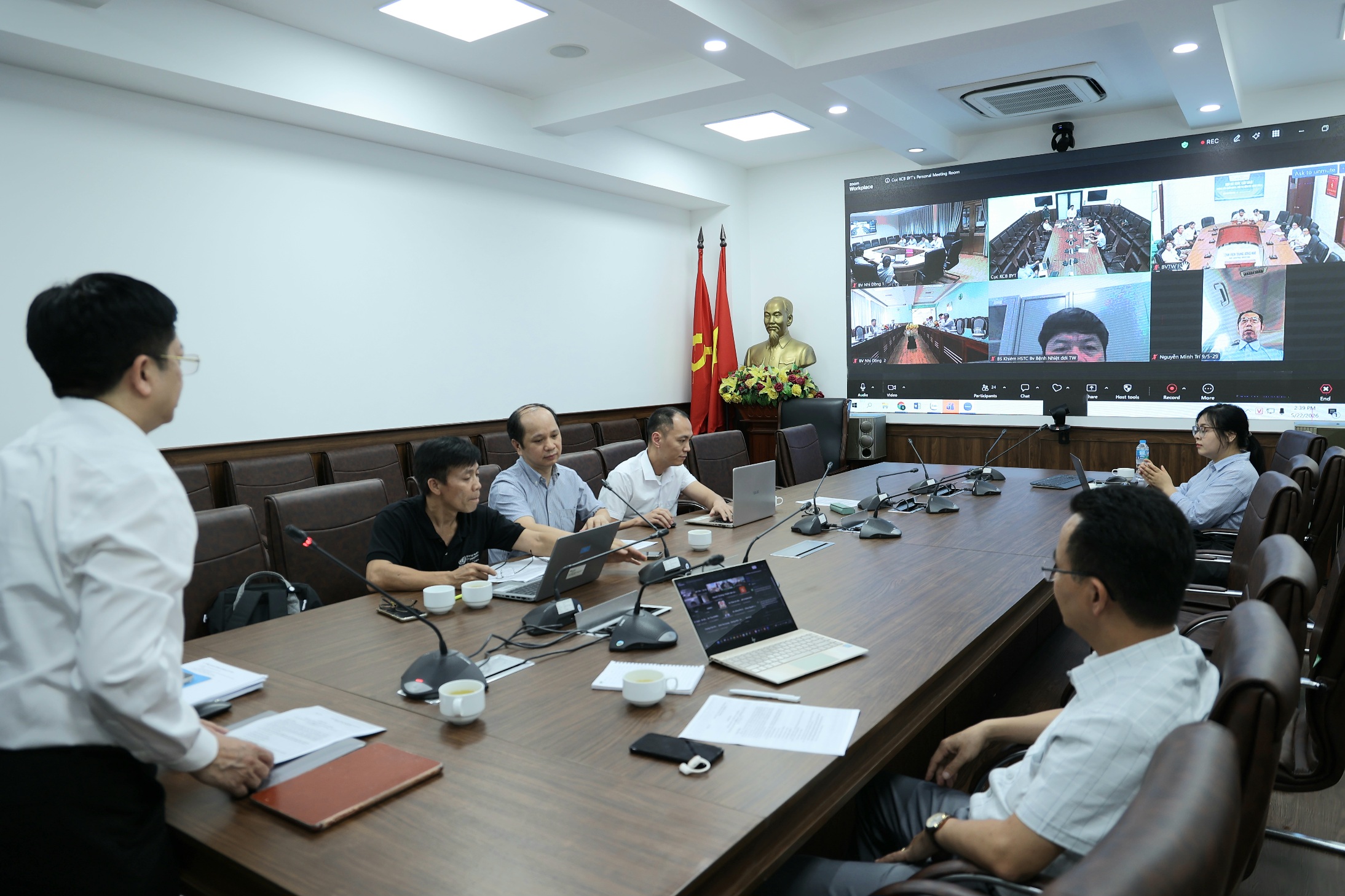 diem-cau-23-177944590126591075829 Tỉ lệ tử vong do Ebola có thể lên đến 90%, Bộ Y tế nêu các triệu chứng thường gặp khi mắc bệnh
- Ảnh 3.