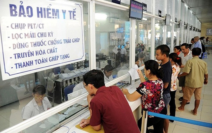Từ 1/7, người có BHYT tự đi khám bệnh trái tuyến được hưởng thêm nhiều quyền lợi
- Ảnh 1.
