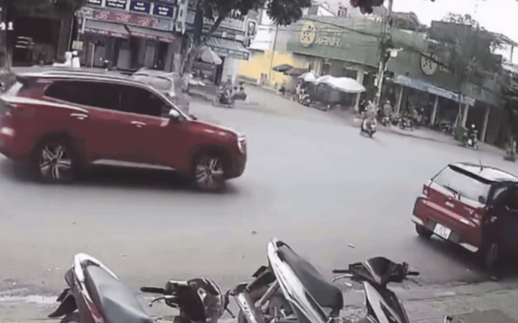 Hai thanh niên thương vong sau cú va chạm xe máy với gốc cây - Ảnh 2.