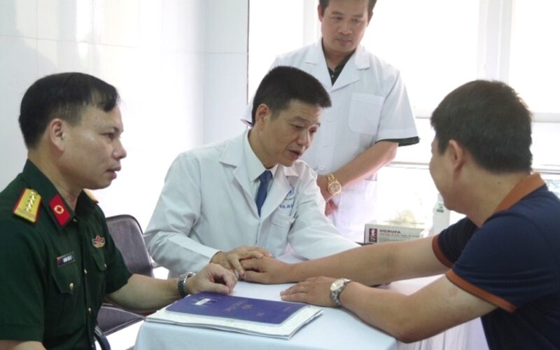 Đưa điều trị vảy nến chuyên sâu đến gần người bệnh qua hợp tác quân – dân y