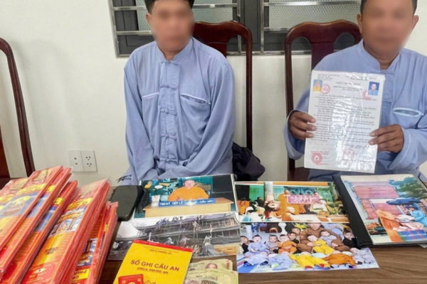 Mặc áo phật tử, 2 người mạo danh nhà chùa để bán nhang, kêu gọi quyên góp