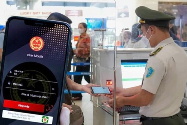 Sau phản ánh nợ thuế vài triệu đồng vẫn bị hoãn xuất cảnh, Phó Thủ tướng chỉ đạo khẩn