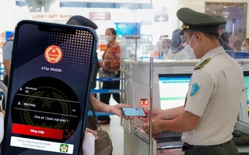 Sau phản ánh nợ thuế vài triệu đồng vẫn bị hoãn xuất cảnh, Phó Thủ tướng chỉ đạo khẩn