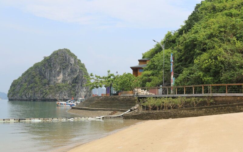 Quảng Ninh: Bãi tắm Soi Sim tiếp tục tạm dừng đón khách tham quan