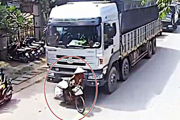 Cục CSGT cảnh bảo sai lầm phổ biến khi đi cạnh xe container khiến nhiều người gặp nạn