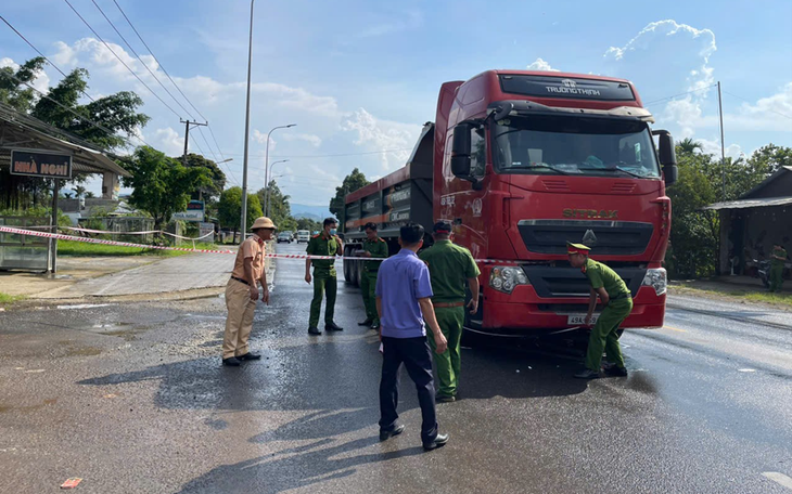 Đi bộ qua đường gây tai nạn, người đàn ông bị khởi tố- Ảnh 2.