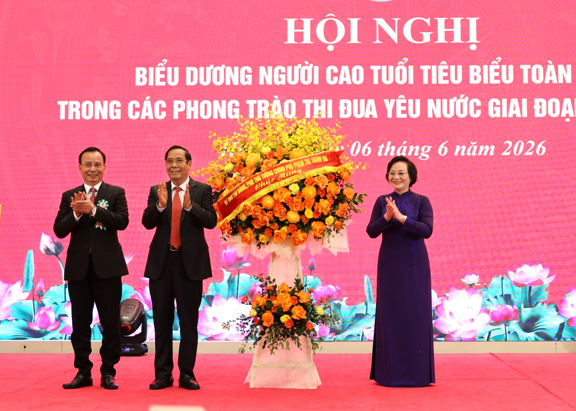 tang-hoa-17807359052061105155033-1 Phó Thủ tướng: Xác định người cao tuổi là nguồn lực, là động lực quan trọng của đất nước- Ảnh 2.