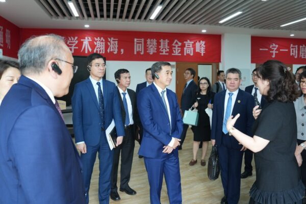 Đoàn công tác Bộ Y tế Việt Nam thăm, làm việc tại Bệnh viện trực thuộc số 2 Đại học Y khoa Trùng Khánh