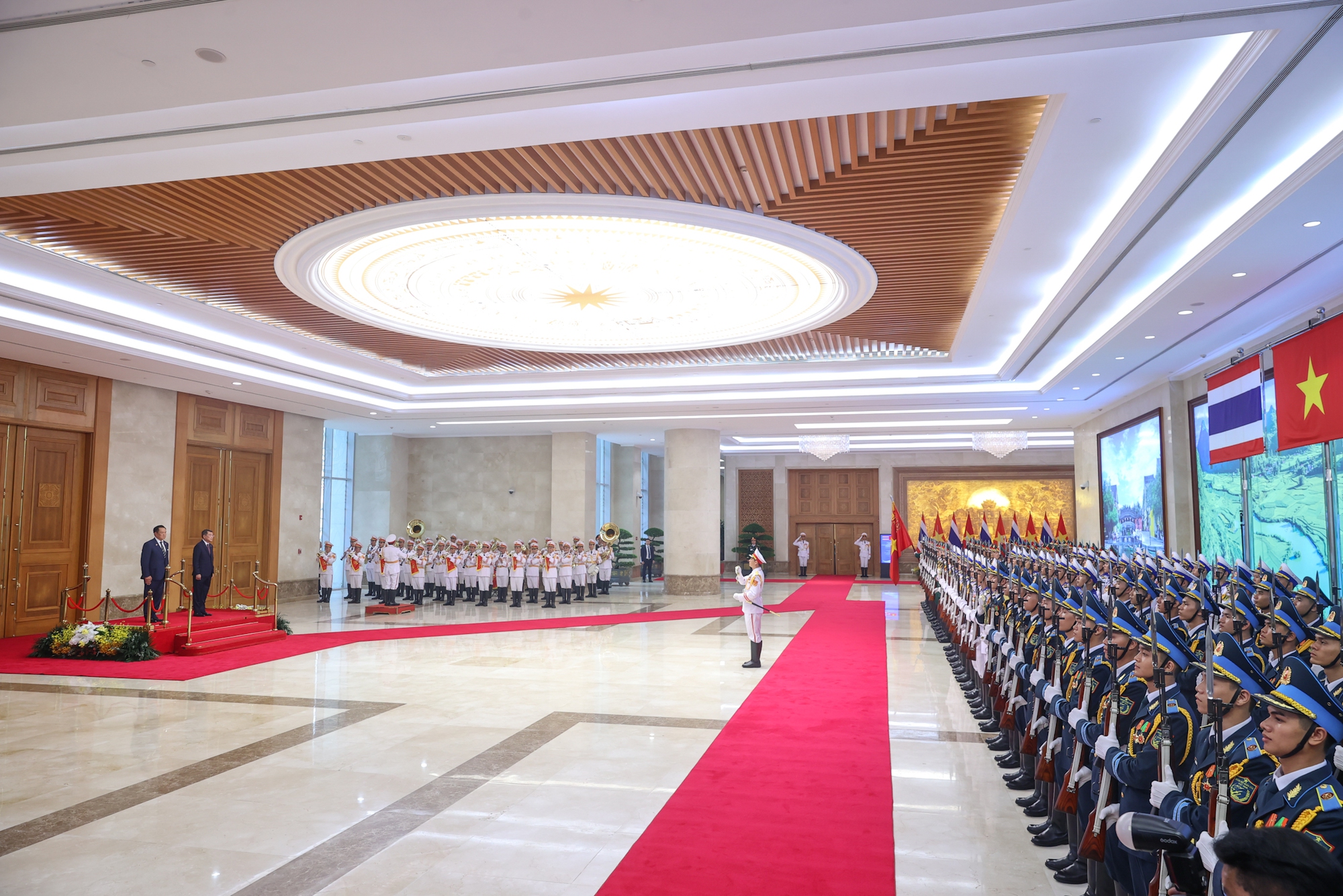 Thủ tướng Lê Minh Hưng chủ trì lễ đón Thủ tướng Thái Lan- Ảnh 1.