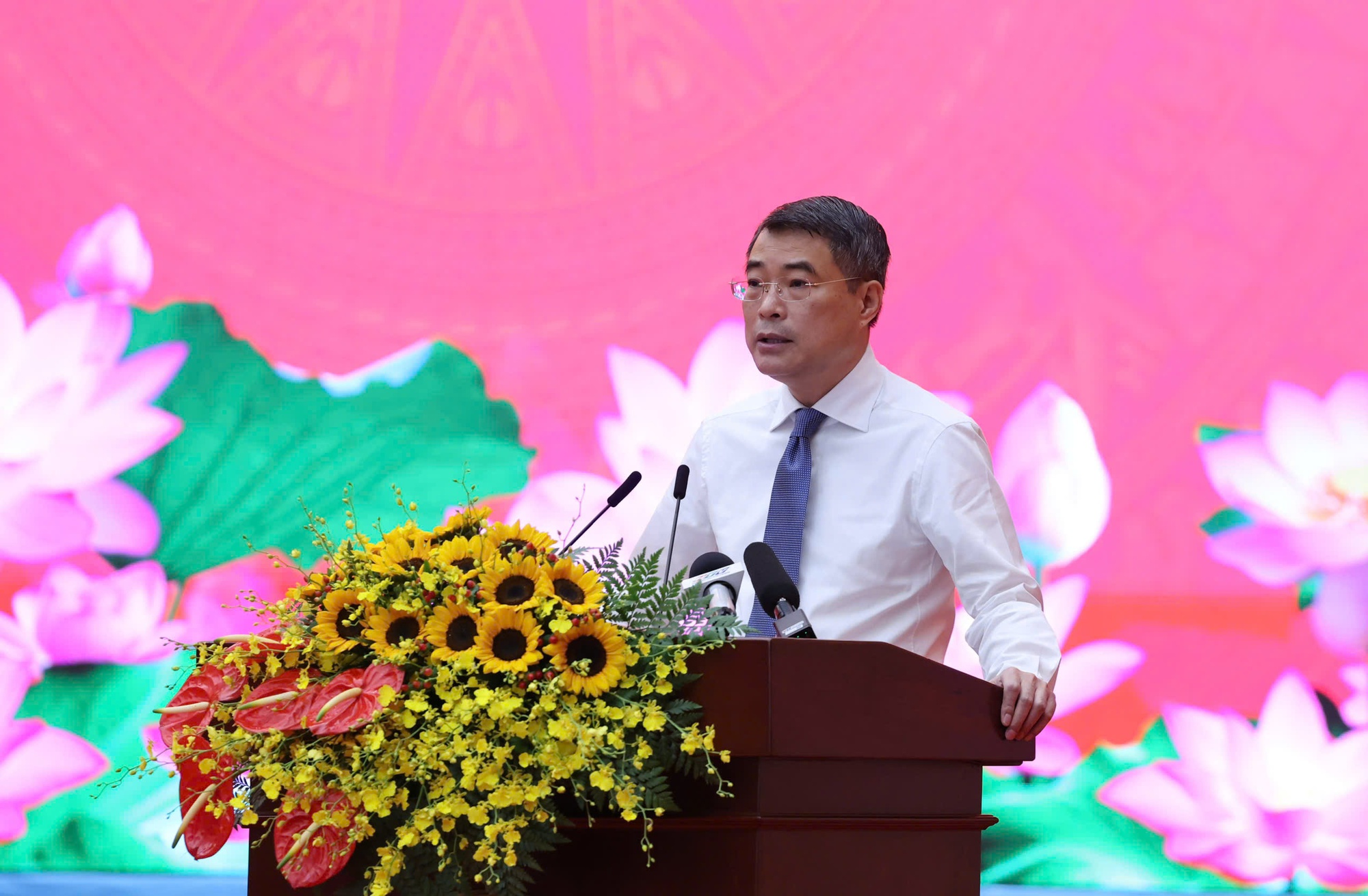 Thủ tướng phát động phong trào thi đua thực hiện mục tiêu tăng trưởng bền vững 2 con số- Ảnh 2.