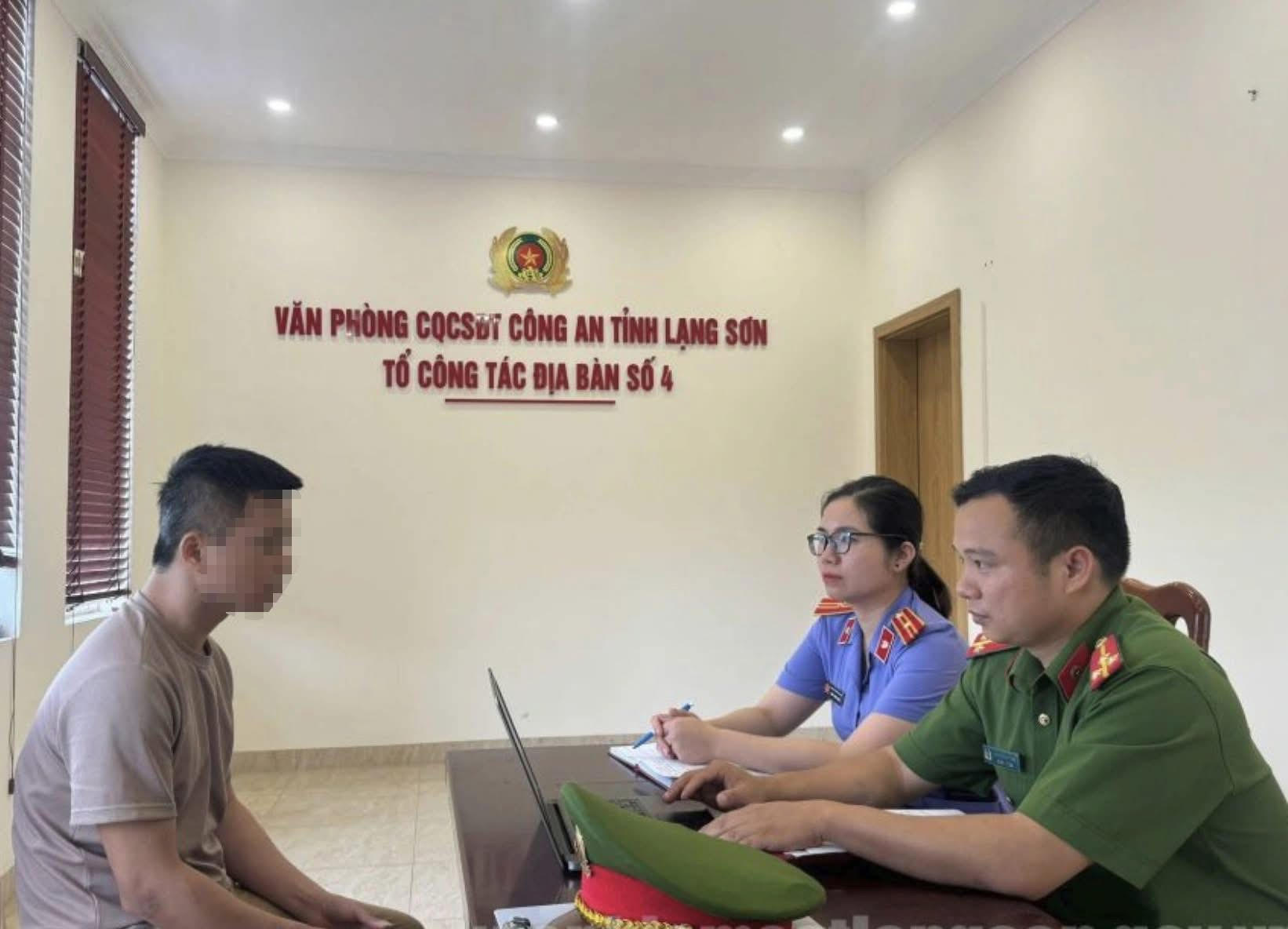 Đi bộ qua đường gây tai nạn, người đàn ông bị khởi tố- Ảnh 1.