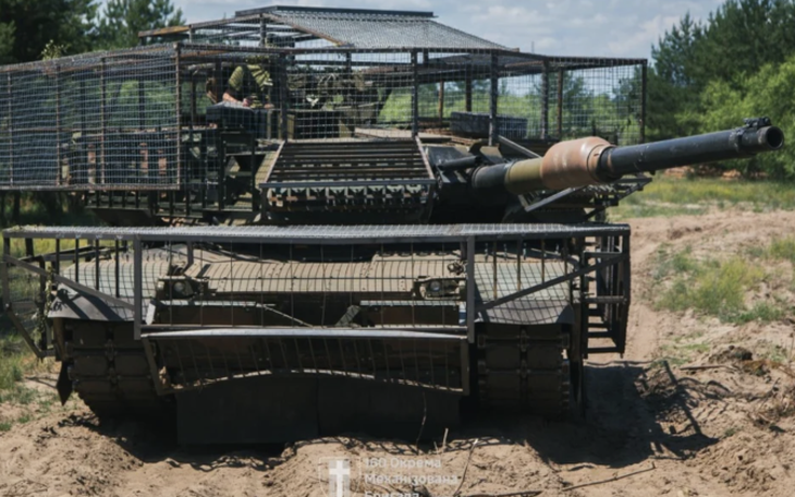 UAV mới của Ukraine khiến tên lửa HIMARS Mỹ không còn vị trí độc tôn- Ảnh 2.