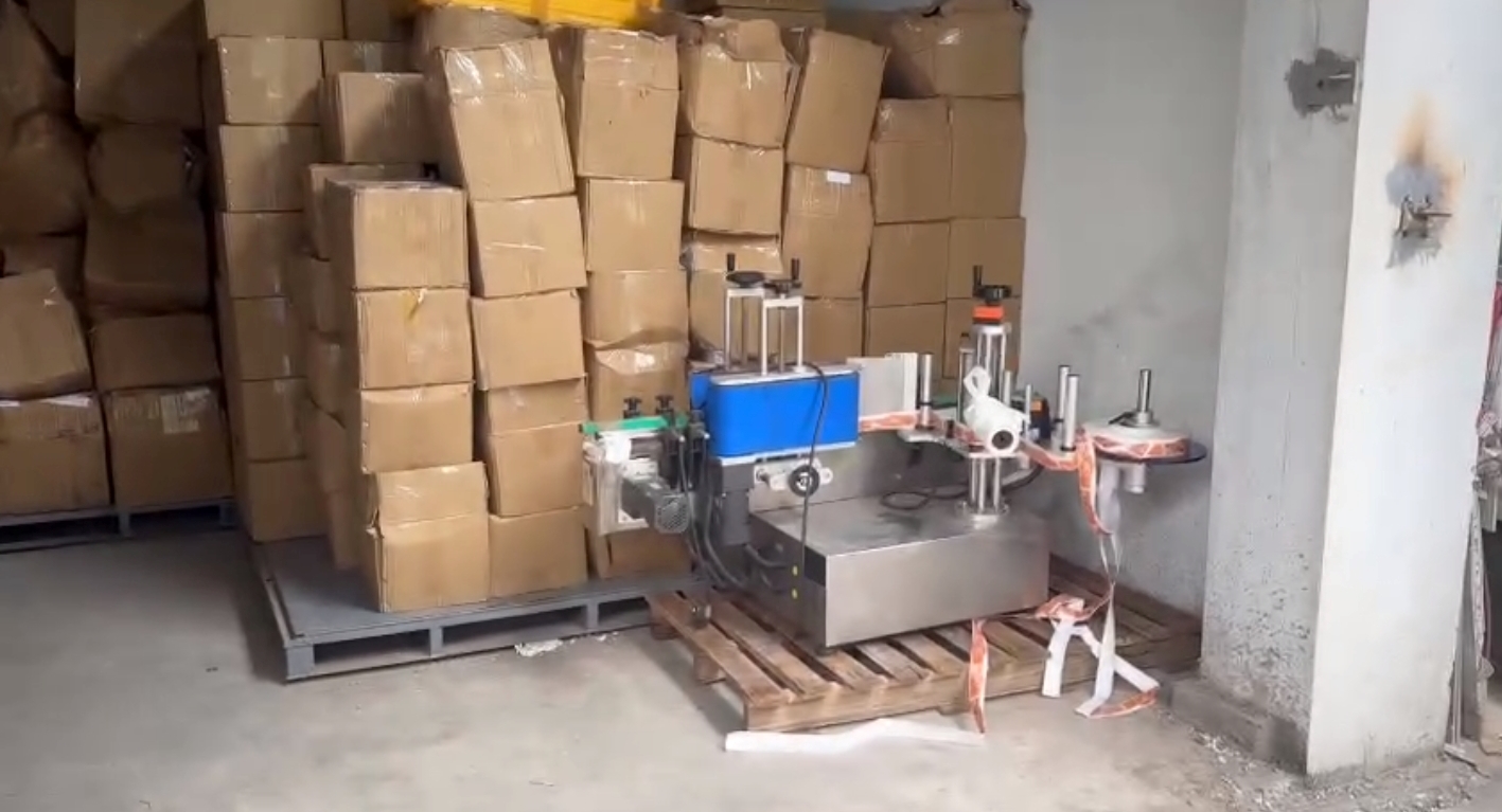 z7930162451140244394d93ed778ae21a78323d9660d43-17812769746411067822774 Cận cảnh kho hàng 15 tấn hũ yến giả của đối tượng 9X chuyên livestream lừa khách- Ảnh 6.