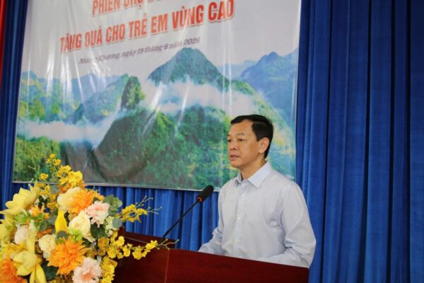 Gần 2,4 tỷ đồng đến với trẻ em khó khăn vùng biên Lào Cai qua phiên chợ 0 đồng